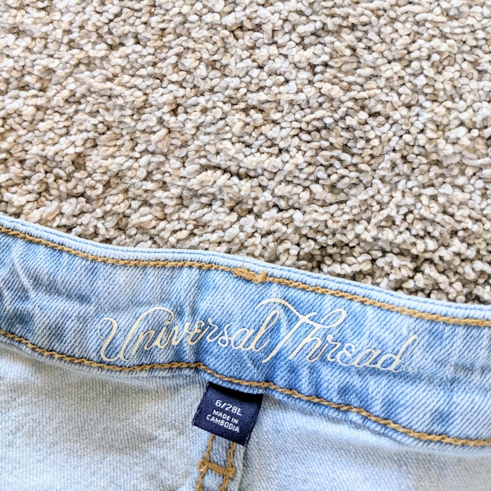 Universal Thread Lightwash Distressed Boyfriend J… - image 6